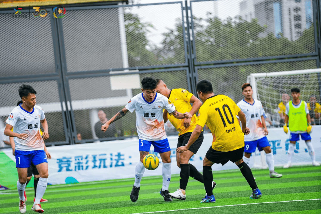 关于精彩足球对决，球员技术展现无限风采的信息